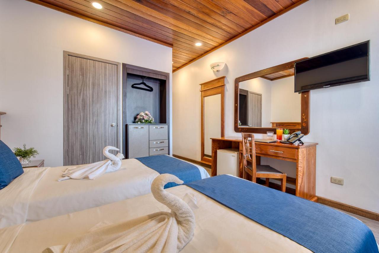 Swans Cay Hotel โบกัสทาวน์ ภายนอก รูปภาพ