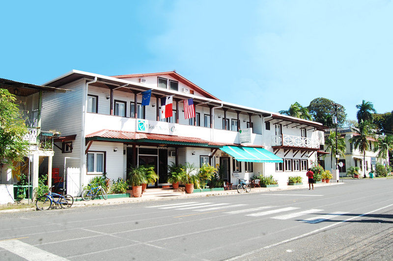 Swans Cay Hotel โบกัสทาวน์ ภายนอก รูปภาพ