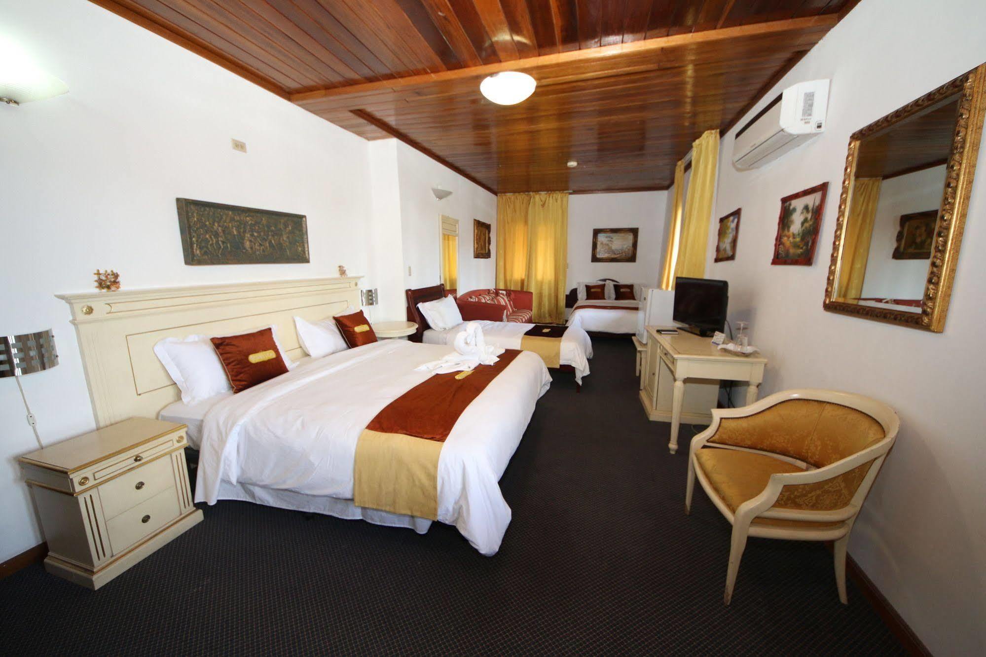 Swans Cay Hotel โบกัสทาวน์ ภายนอก รูปภาพ