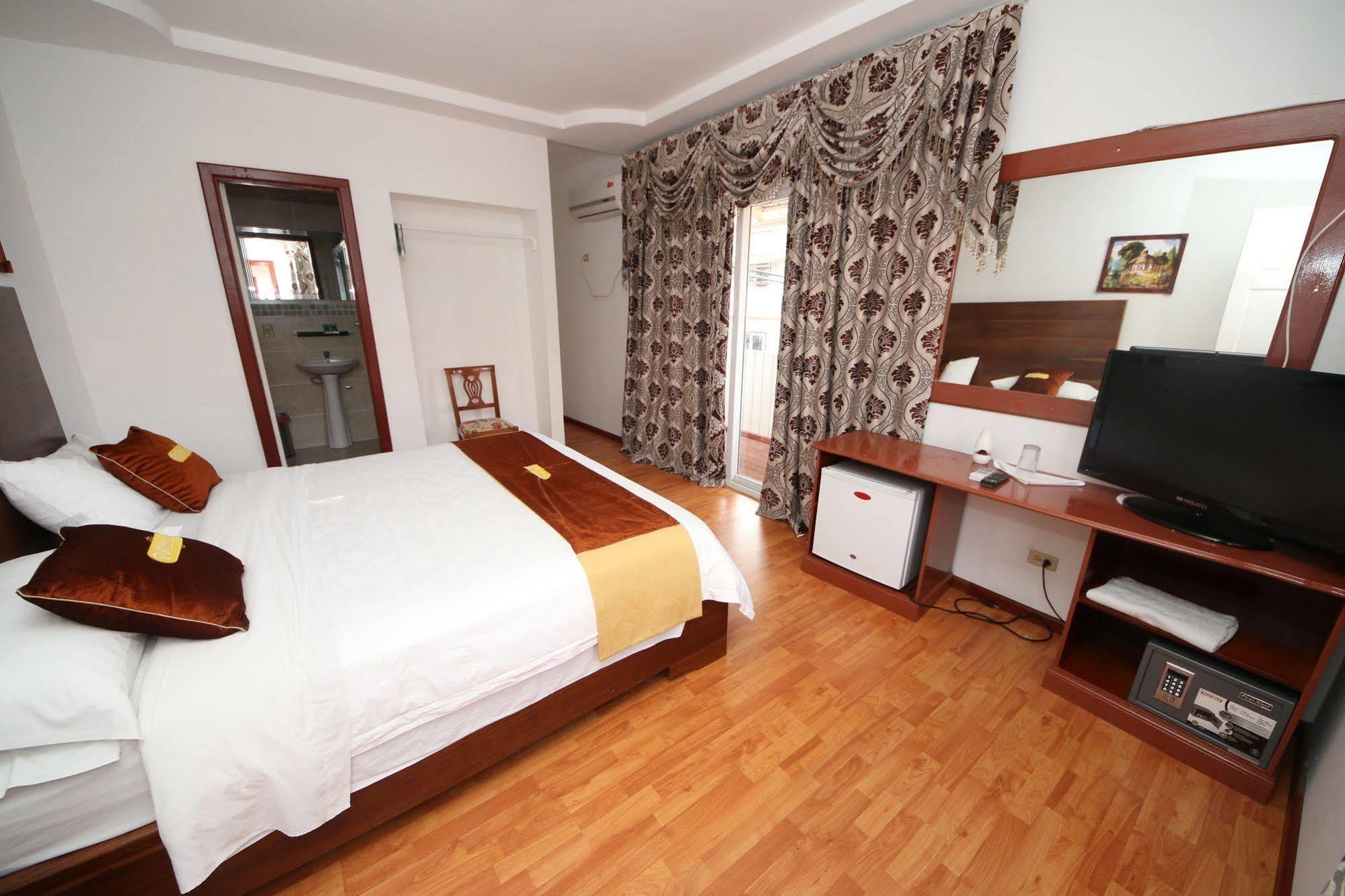 Swans Cay Hotel โบกัสทาวน์ ภายนอก รูปภาพ